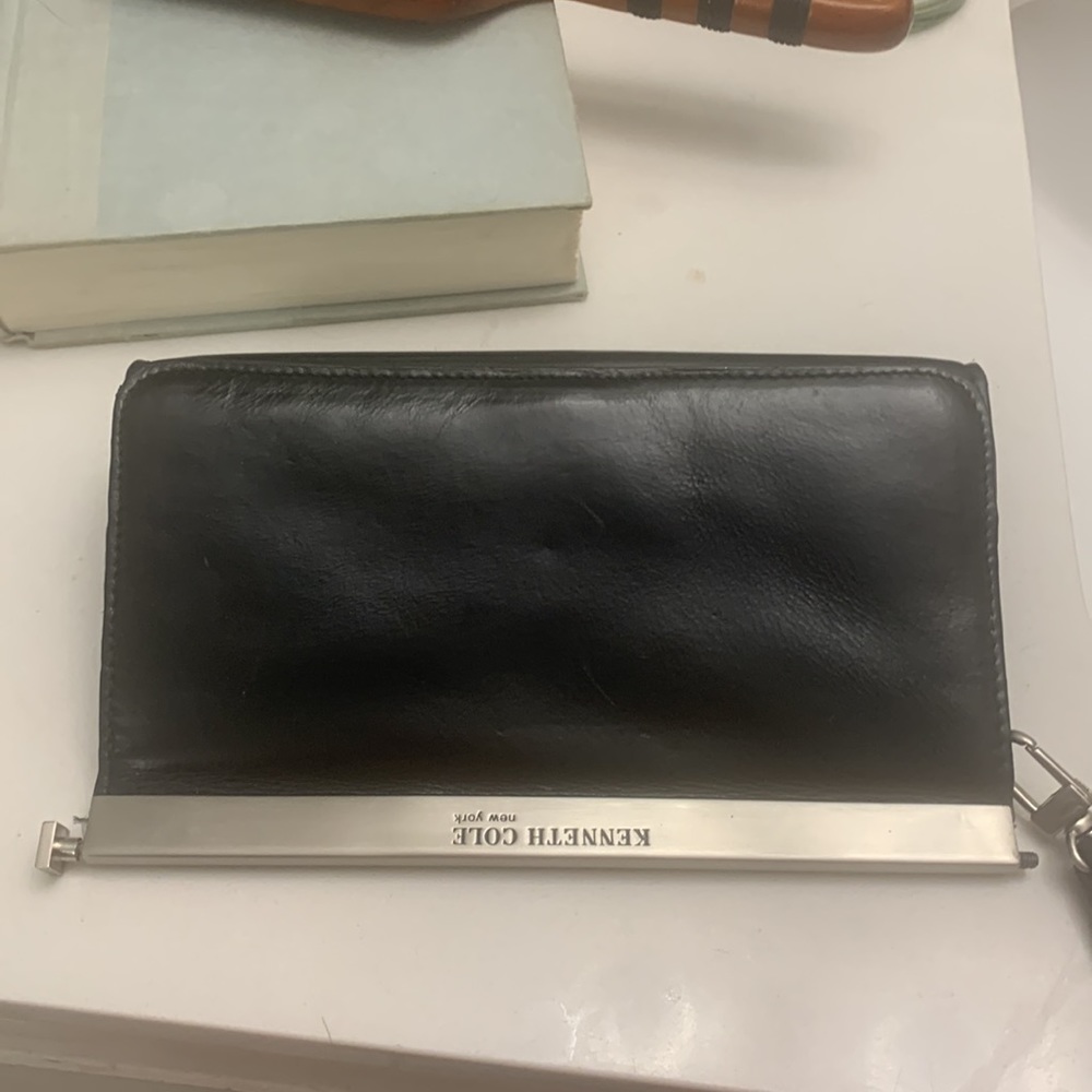 Kenneth Cole New York small Wristlet‎ - Picture 5 of 7